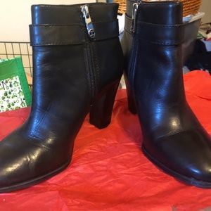 Like New Tommy HilfigerBlack Leather Vales Boots